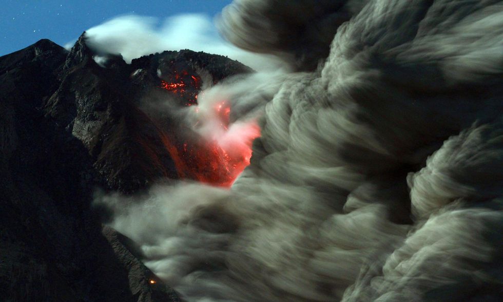 Il vulcano Sinabung in eruzione e altre foto del giorno, 09.10.2014