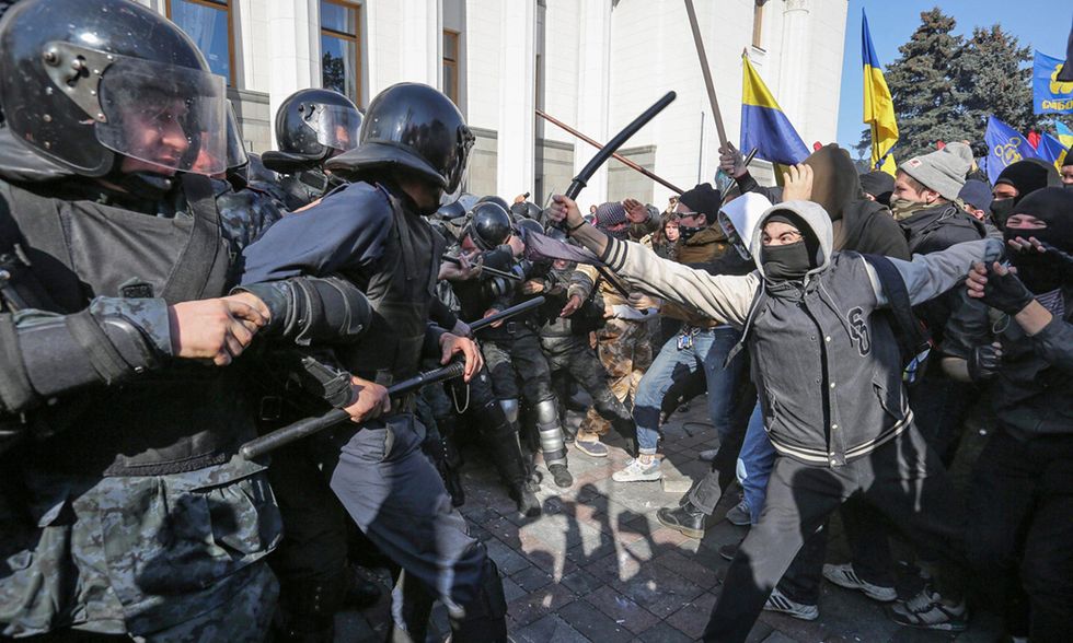 Gli scontri tra nazionalisti e polizia a Kiev - Foto
