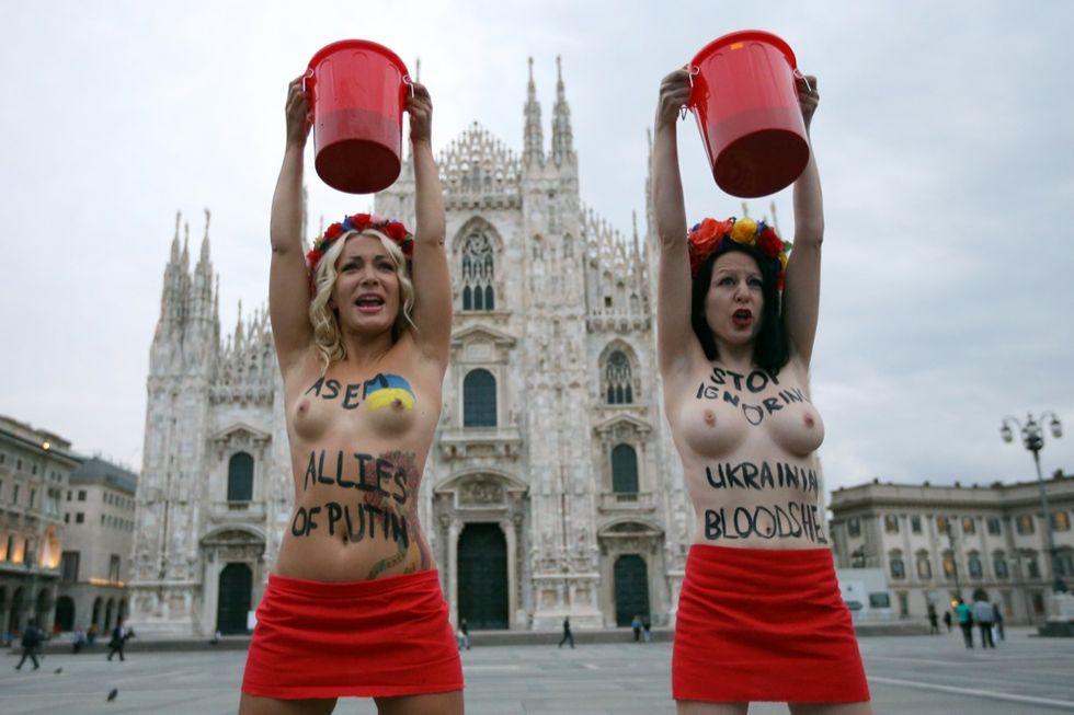 Femen: blitz a Milano anti Putin - LE FOTO