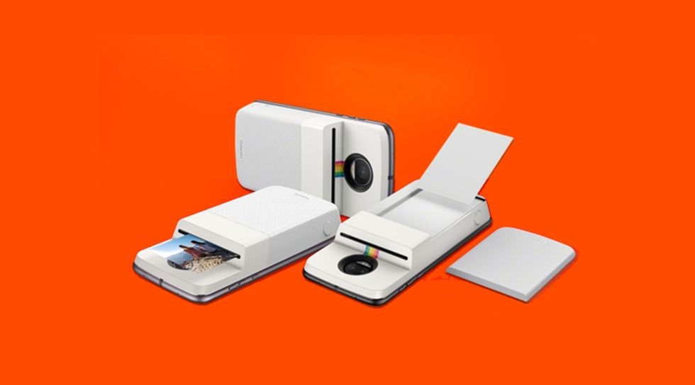 Motorola: ecco il modulo Polaroid per stampare le foto da smartphone