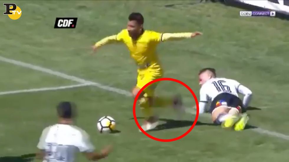 Calcio: la simulazione più assurda di sempre, un tuffo diventato rigore, in Cile | video