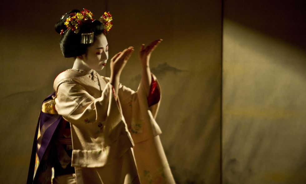 La danza dell'apprendista geisha