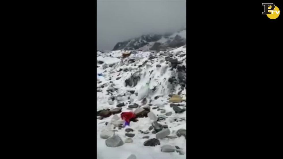 Terremoto: il campo base sull'Everest