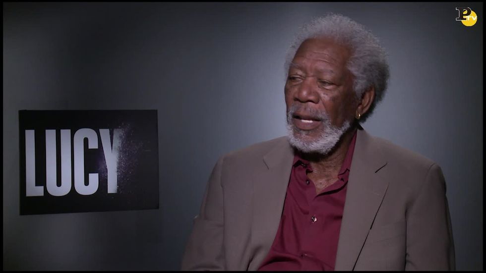 Lucy, video-intervista a Morgan Freeman