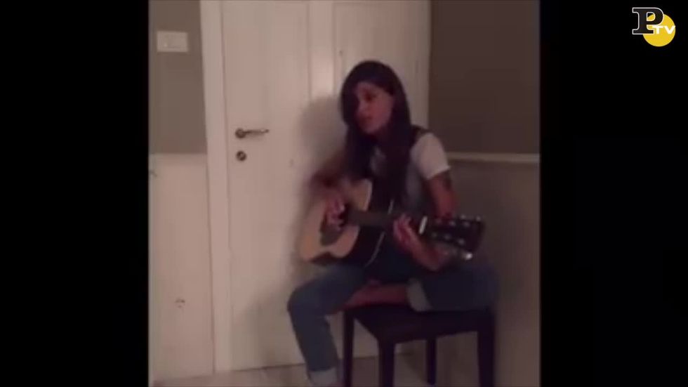 Belen Rodriguez canta in bagno