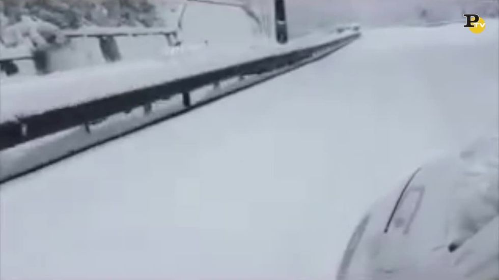 Maltempo: solo sull'autostrada coperta di neve
