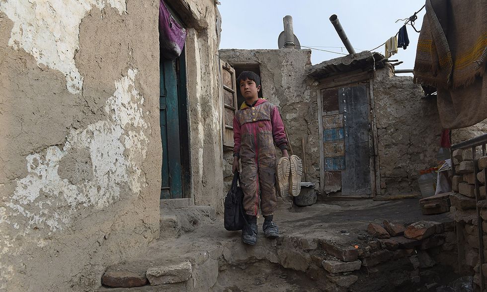 Sameiullah, lustrascarpe bambino a Kabul