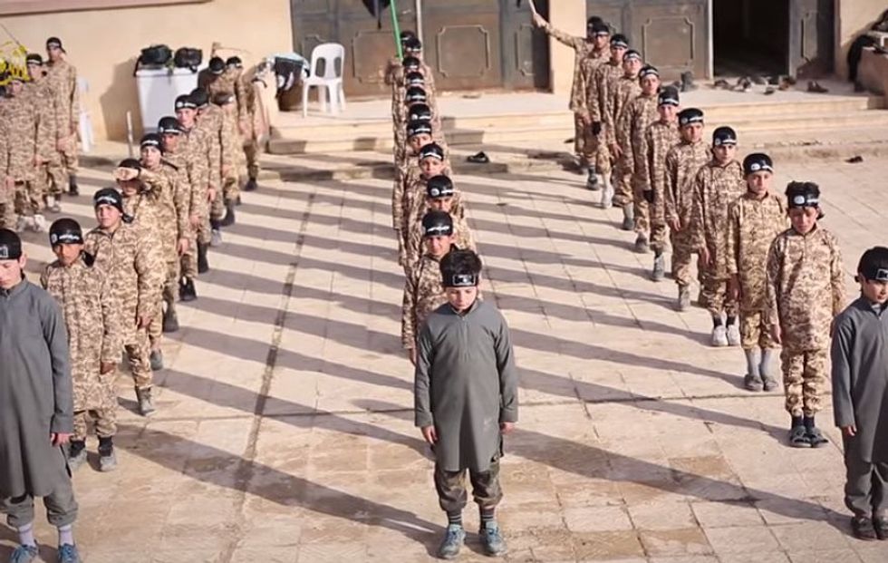 Così l'Isis trasforma i bambini in martiri della jihad