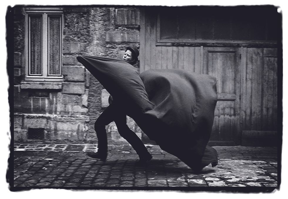 Guido Harari: "Quel giorno a Parigi Tom Waits indossò il mantello e..."