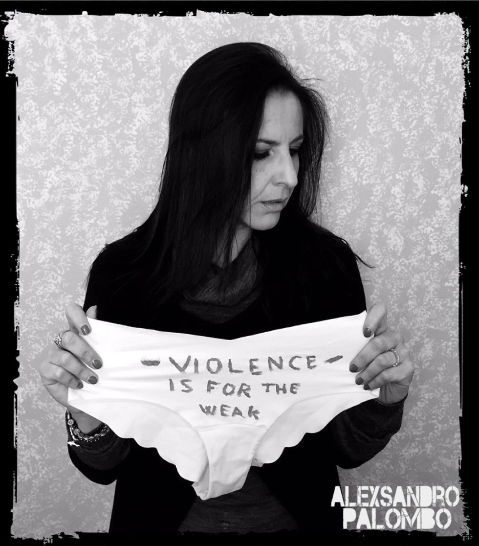 Slip contro la violenza sulle donne