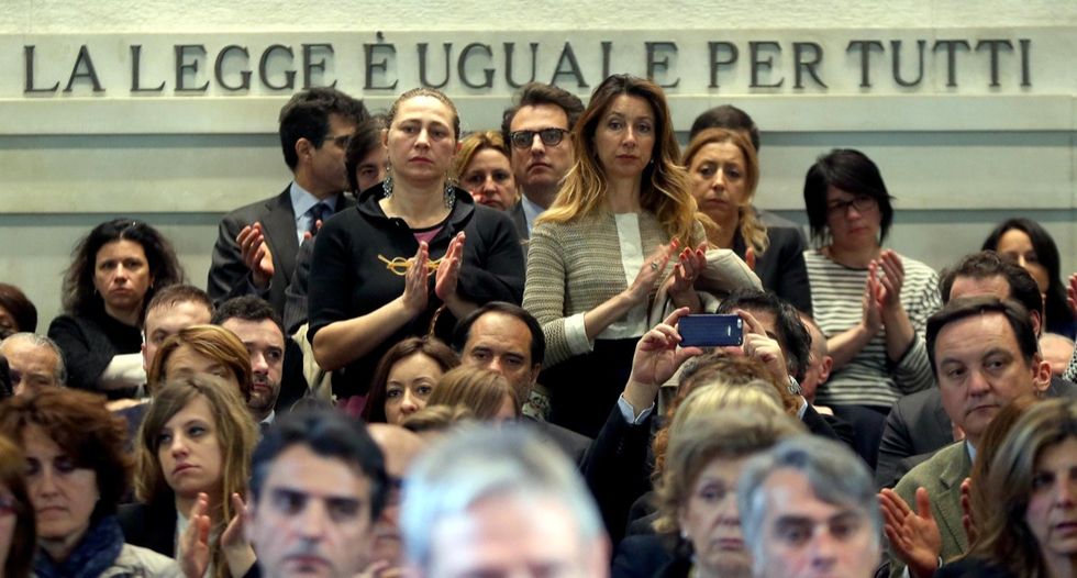 Strage di Milano, il tribunale ricorda le vittime - LE FOTO