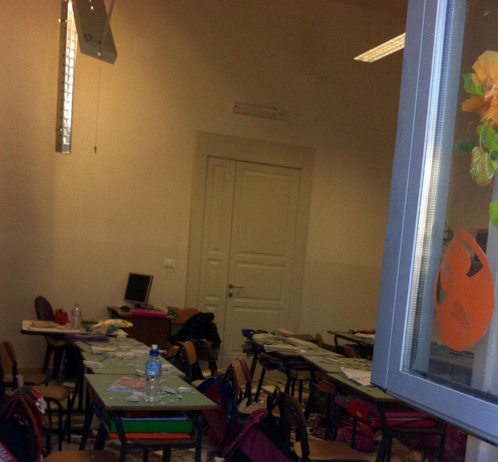 Ostuni, crolla il soffitto di una scuola: feriti due bambini e la maestra