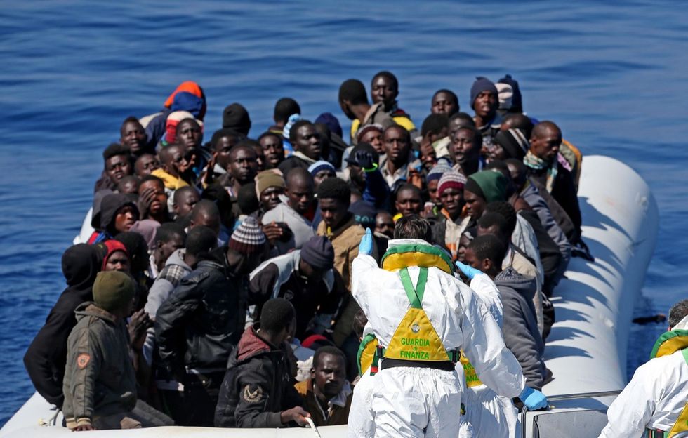 Immigrazione: 50 morti in un barcone diretto in Italia