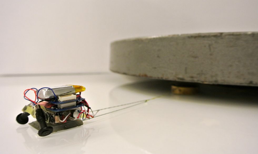 MicroTug, il mini robot è forzutissimo