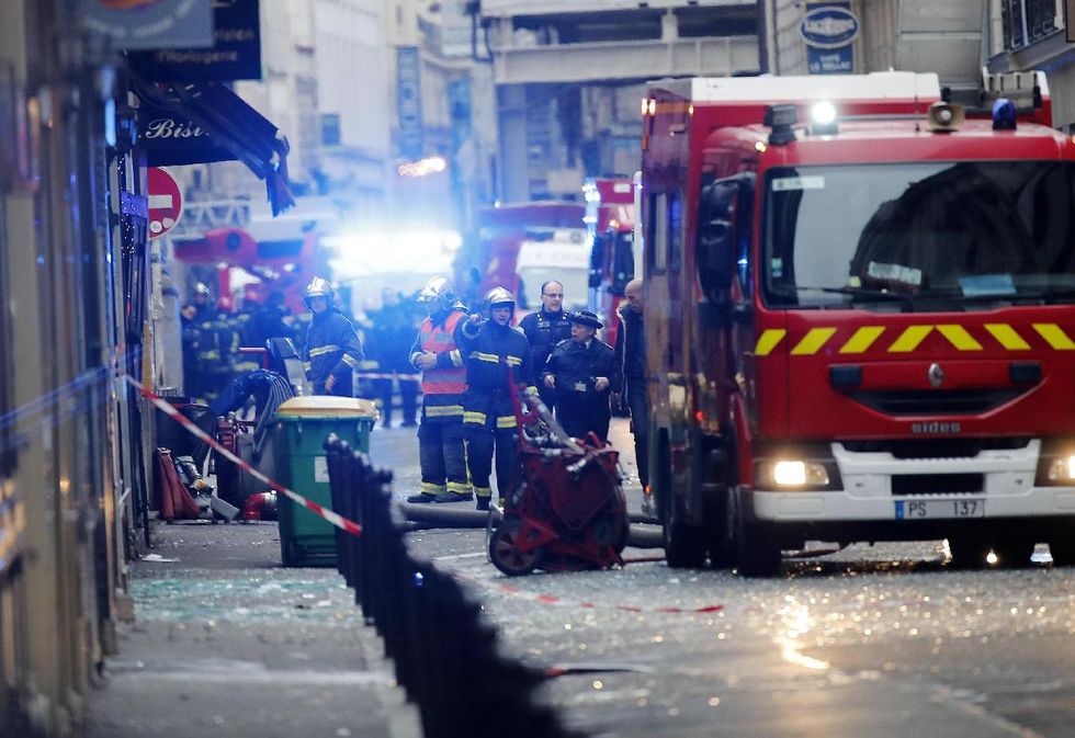 Parigi esplosione in una panetteria | video