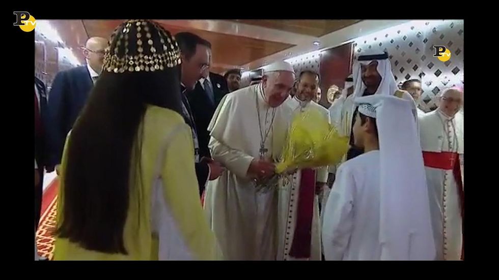 L'arrivo di Papa Francesco ad Abu Dhabi