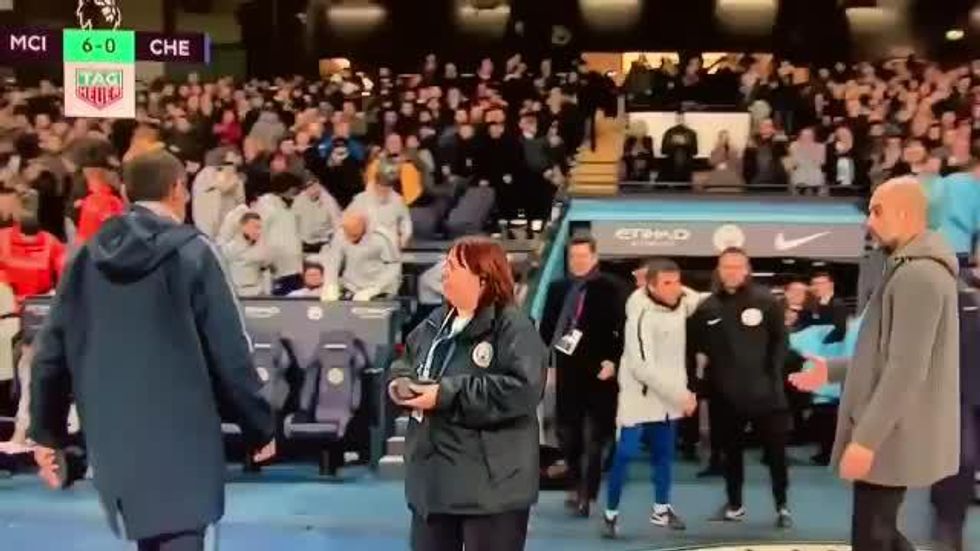 Sarri rifiuta la stretta di mano di Guardiola dopo Manchester City-Chelsea I VIDEO