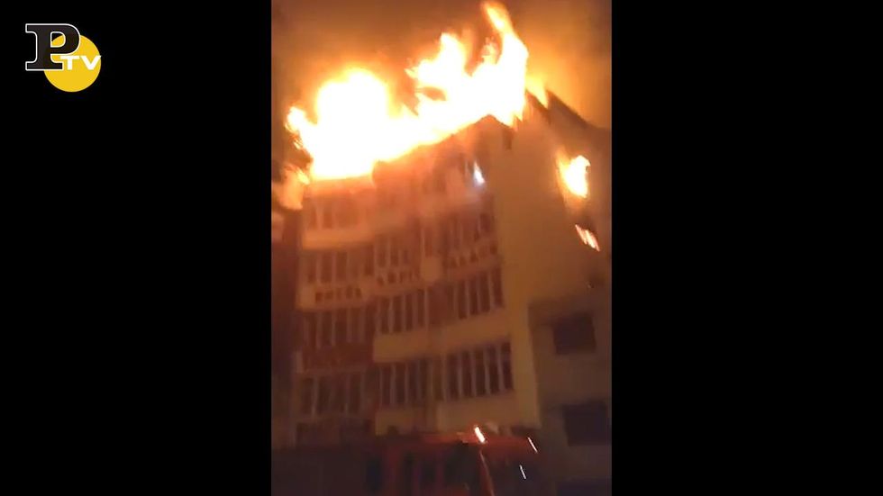 India: incendio a New Delhi in un hotel, almeno 17 morti