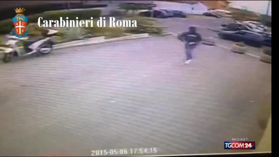 Roma: carabiniere fuori servizio sventa una rapina