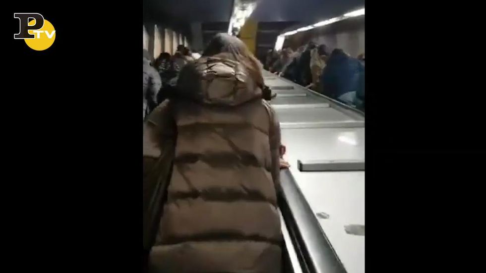Metro Policlinico Roma: guasto alle scale mobili, paura tra la gente