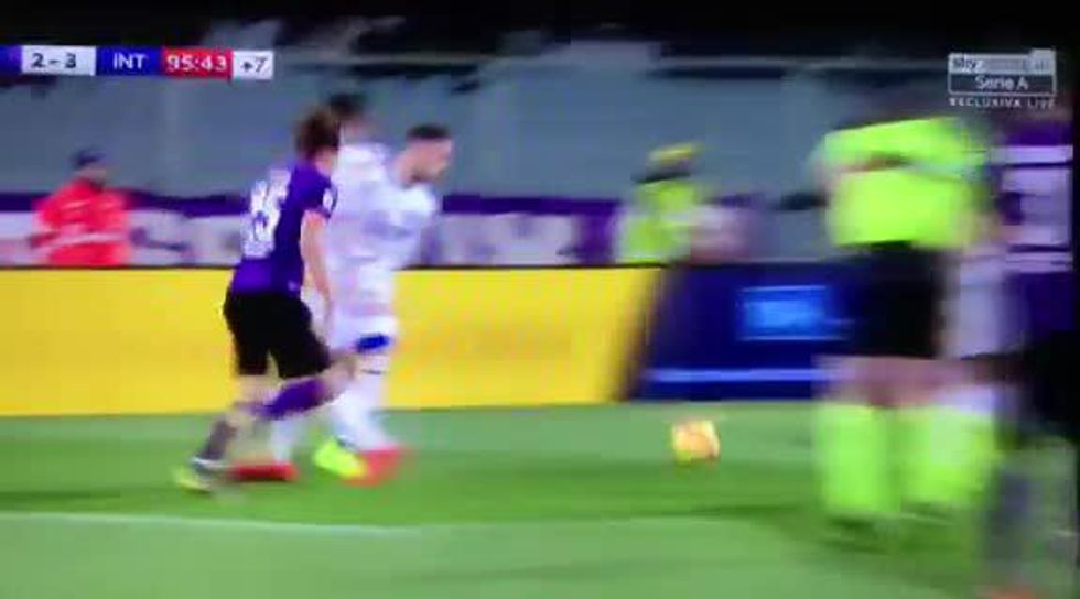 Fiorentina-Inter: il rigore concesso da Abisso per mani di D'Ambrosio I VIDEO