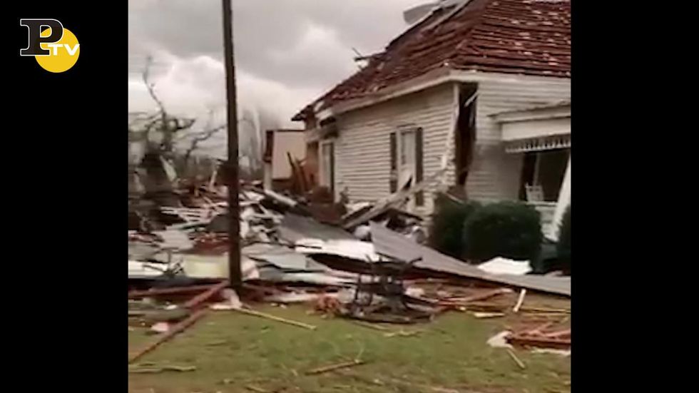 Alabama, tornado: almeno 23 morti e decine di feriti