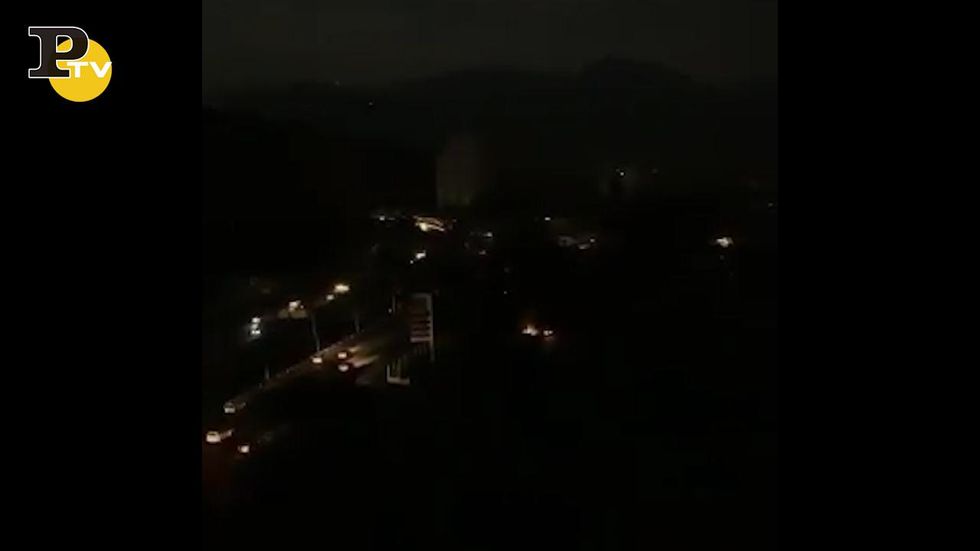 Venezuela, blackout nel Paese. Maduro: "è sabotaggio"