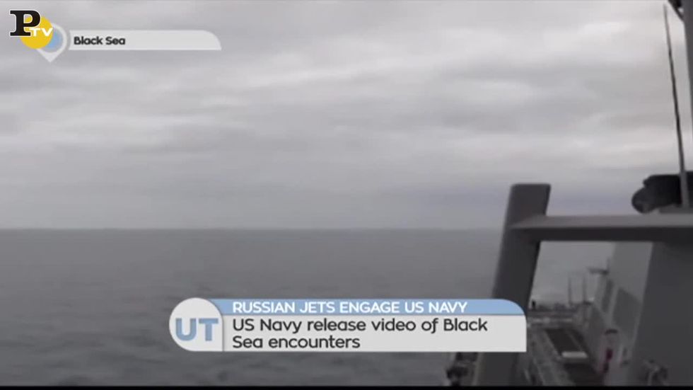 Mar Nero: jet russo sfiora nave della marina Usa