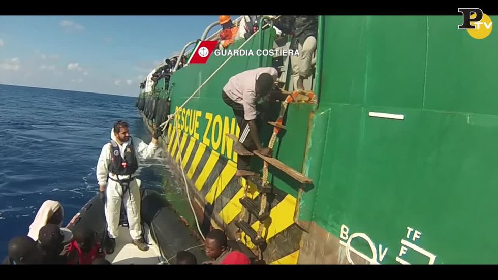Guardia Costiera: 408 salvati dalla nave Peluso