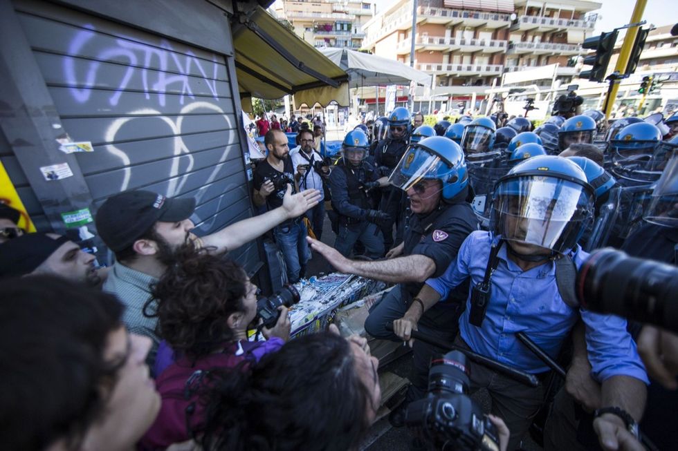 Casapound - centri sociali: le foto degli scontri a Roma