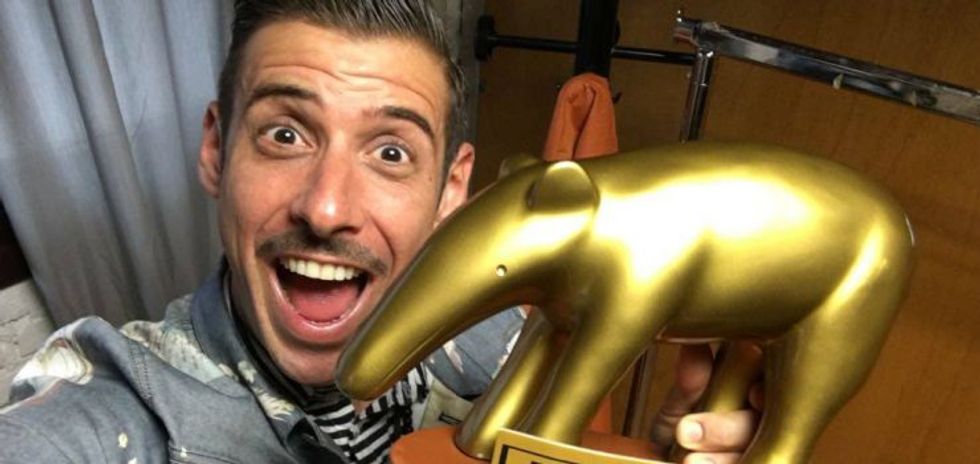 Striscia la Notizia, il Tapiro d'Oro a Francesco Gabbani dopo l'Eurovision 2017 | video