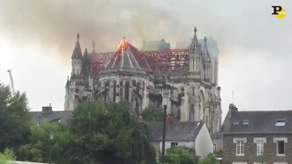 Francia: incendio nella Basilica di Nantes