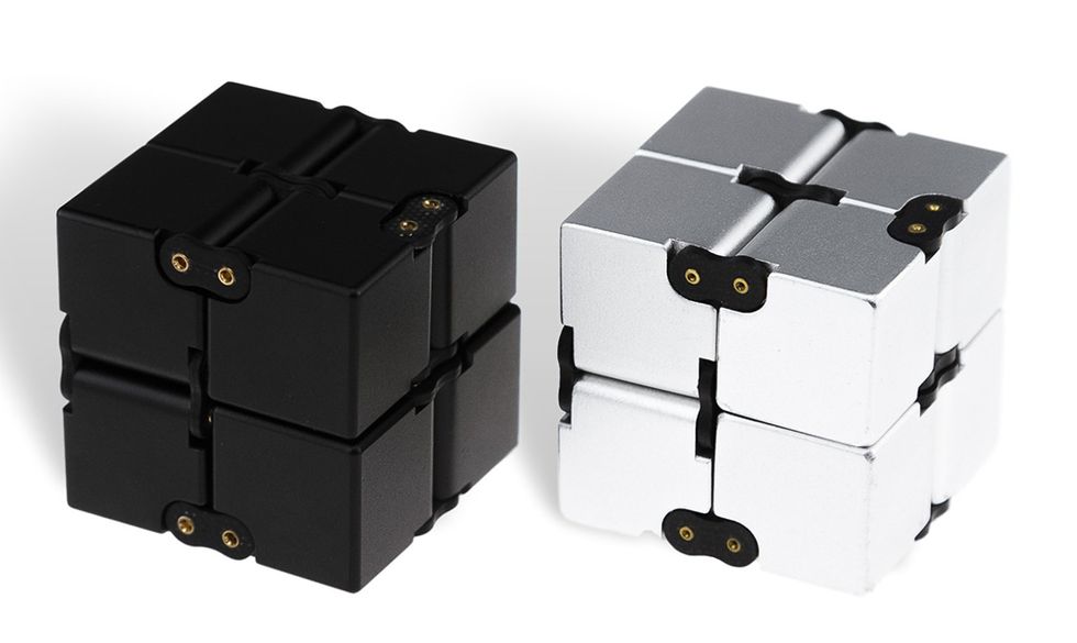 Infinity Cube: il fidget spinner ha il suo erede (ed è cubico)