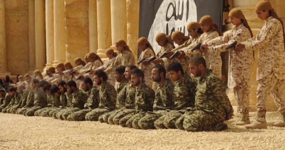 Isis, nuovo video dell'orrore: 25 giustiziati nell'anfiteatro di Palmira