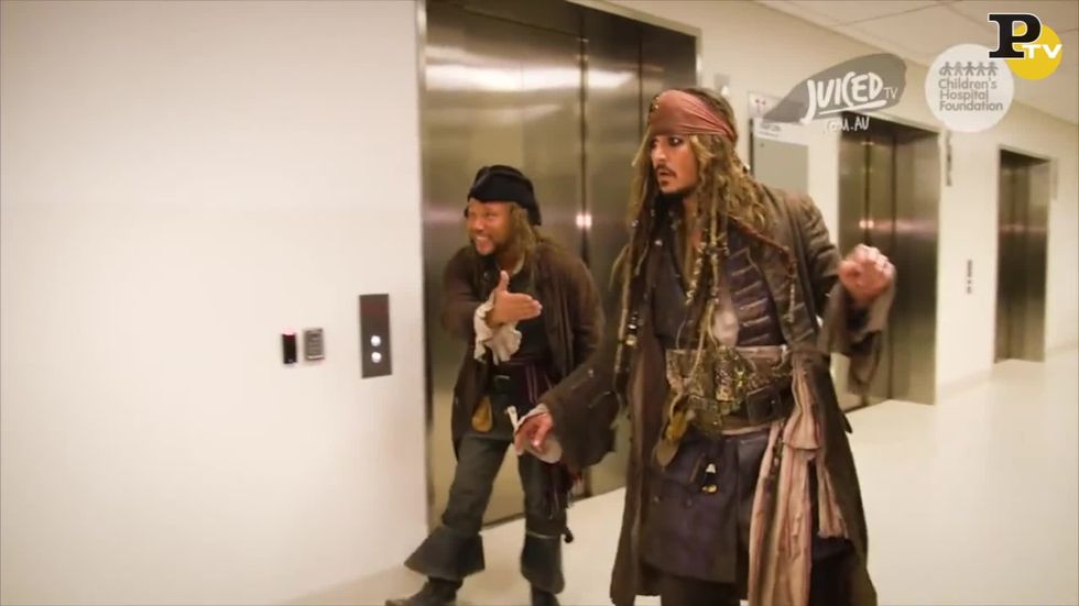 Johnny Depp visita un ospedale per bambini
