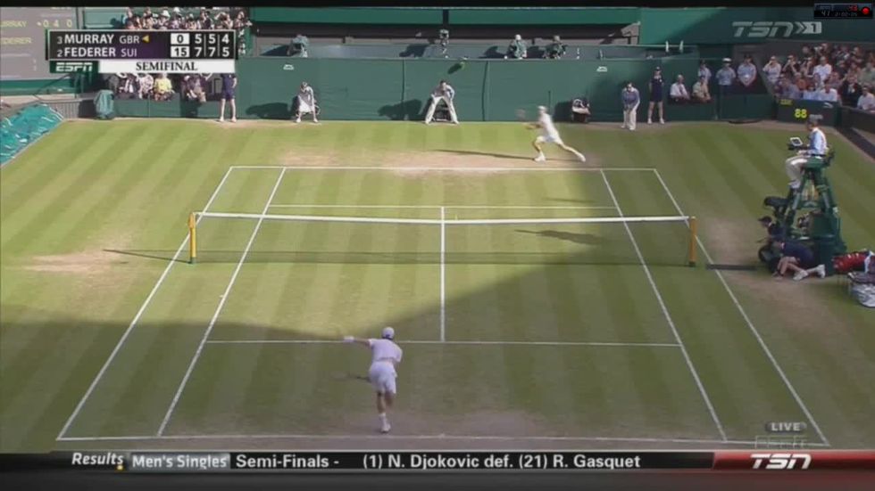 Wimbledon: incredibile passante di Federer a Murray