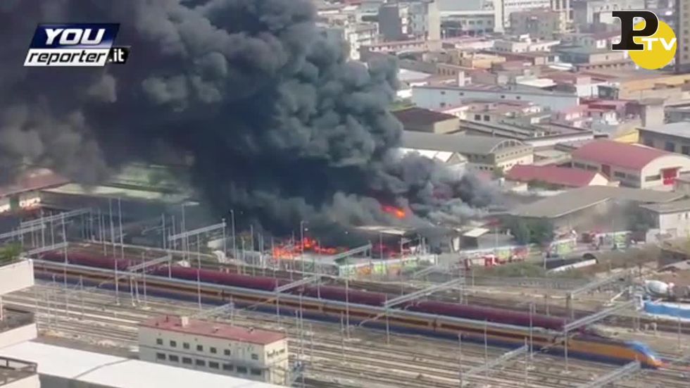 Napoli: un vasto incendio colpisce la città