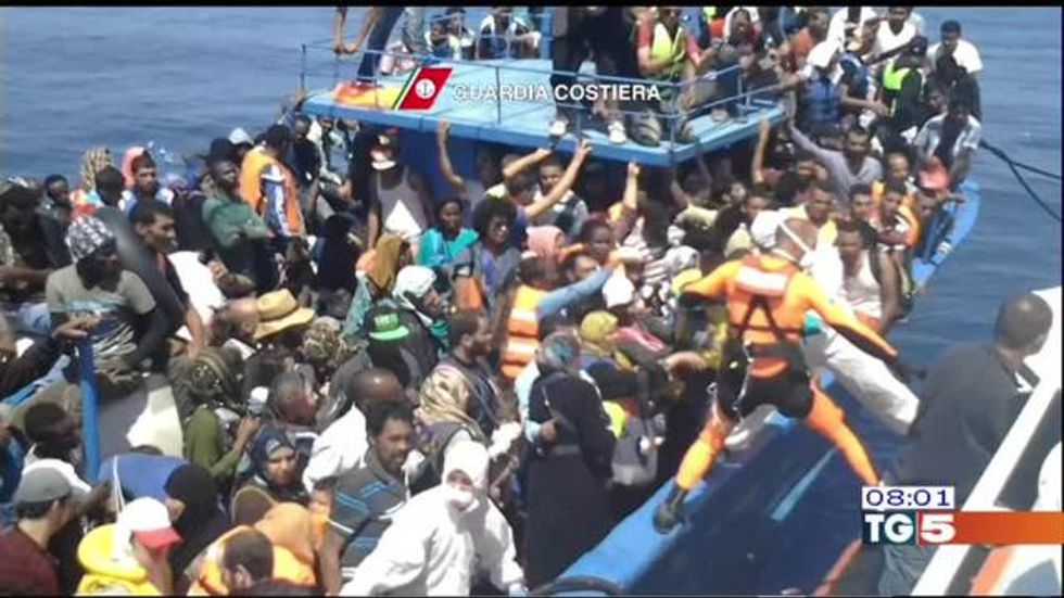 Migranti: nuova tragedia al largo della Libia