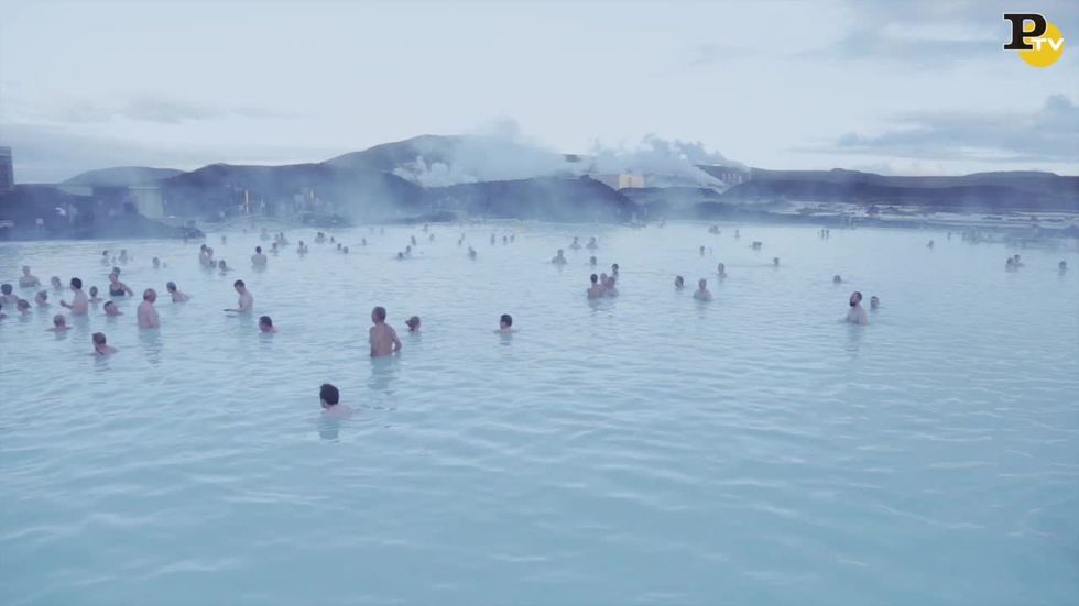 Le acque fumanti della Laguna Blu in Islanda
