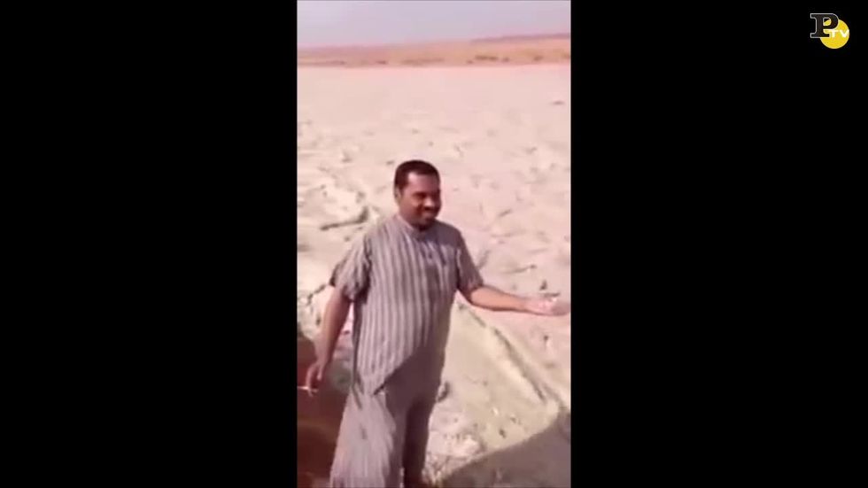 Misterioso fenomeno naturale: la sabbia scorre come un fiume