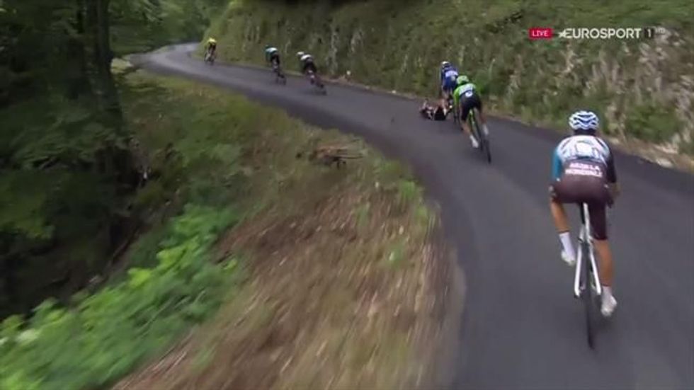 Tour de France, la spaventosa caduta di Richie Porte | Video
