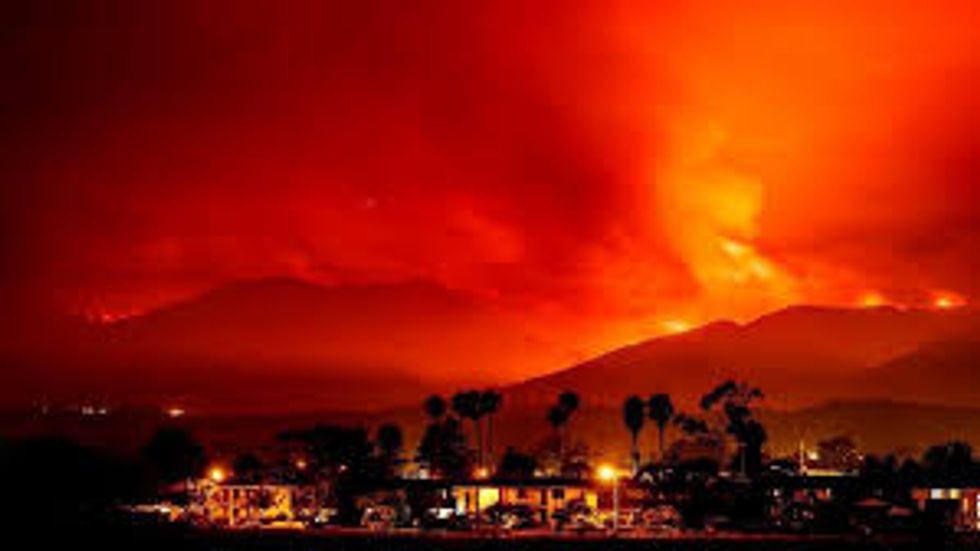 California in fiamme, caldo e siccità devastano le foreste | Video