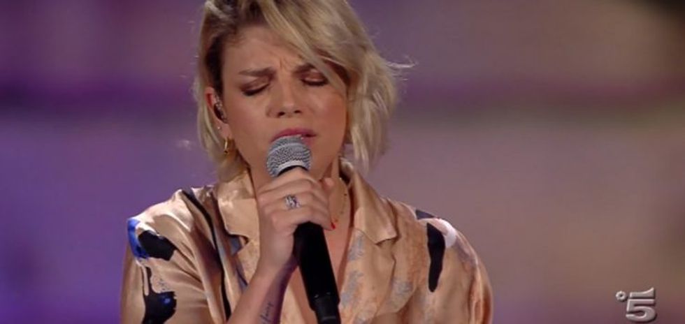 Emma Marrone canta Pino Daniele, pioggia di critiche sui Social | Video