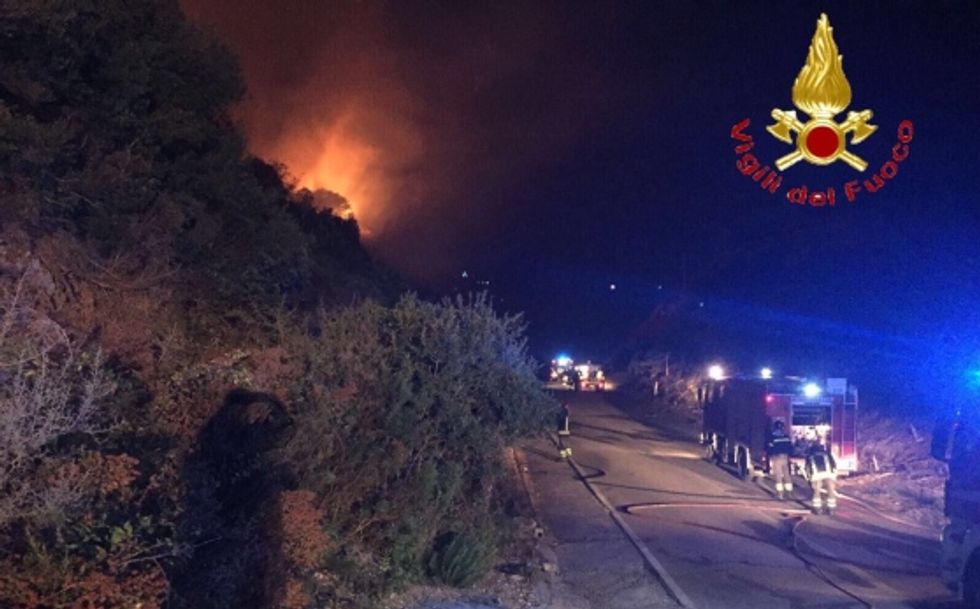 Sardegna, un migliaio di evacuati nella notte | Video