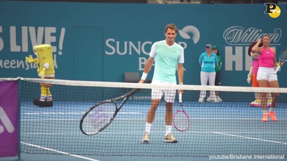Federer e la racchetta "gigante"