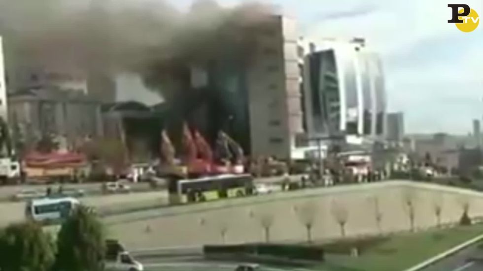 Istanbul: hotel in fiamme. Persone in trappola