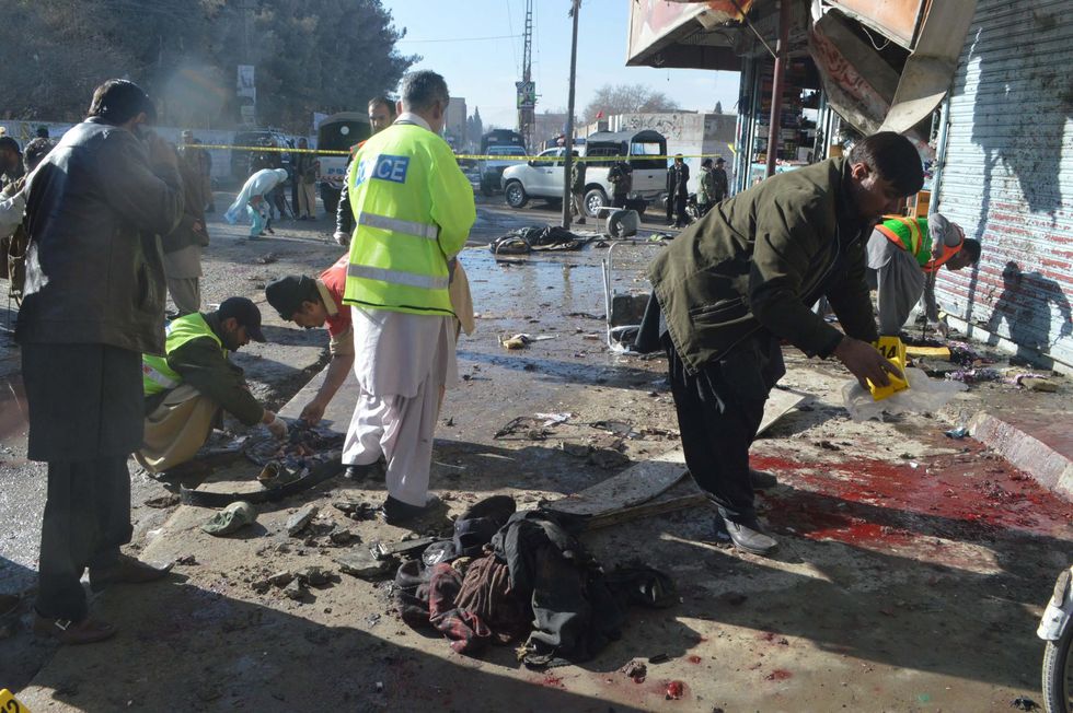 Pakistan, kamikaze talebani in un centro antipolio: 15 morti