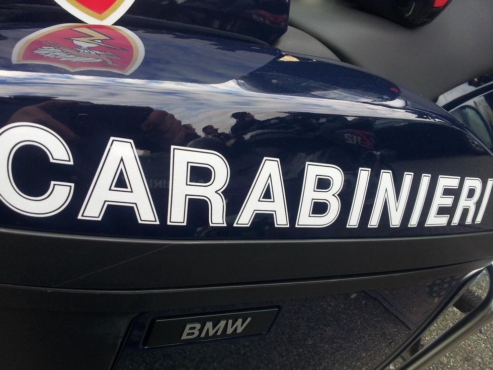 Carrara, uccide il carabiniere che aveva arrestato i figli