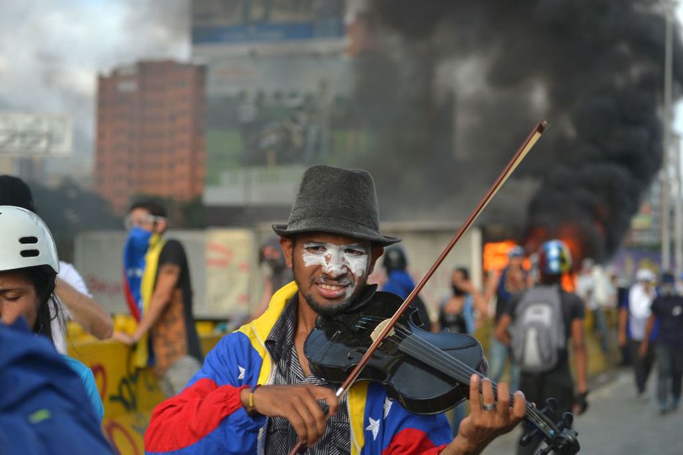 Venezuela: il violinista anti Maduro che suona per la libertà