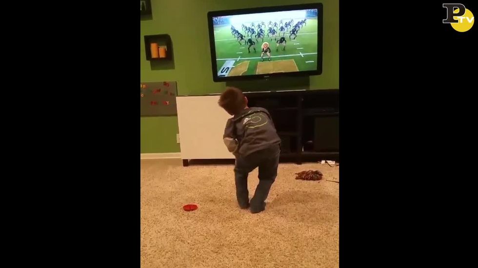 Il bambino imita Beyoncé nell'intervallo del Super Bowl